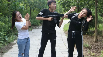 妹妹终于长大了可以cs，一起开黑吃鸡冲锋陷阵，姐弟双排无敌组合