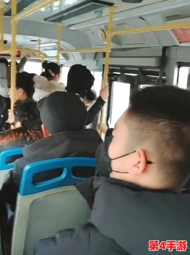 丰满多毛大隂户XXX公交车上1，乘客惊呆了！意外事件引发热议，网友纷纷讨论真相