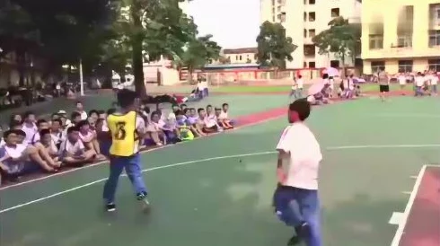小学六年级扣出白家：谁是最强＂扣王＂？校园里的指尖大战一触即发！