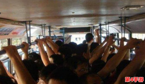 公交车里揉到高潮嗯啊文字描述：在拥挤的车厢中，感受那无法言喻的快感与心跳交融的瞬间