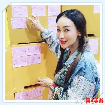 女仆扒开跪着让客人玩蘑菇 网友热议：这场景真是奇妙又刺激，令人欲罢不能！