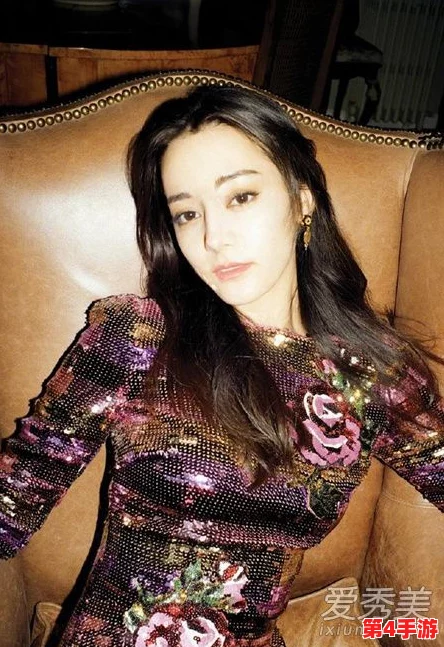 张筱雨玉门大开，性感女神展现魅力与风情，引发热议与关注