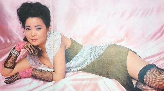 搡老女人老妇女老熟女o的故事背景：探讨人们对年长女性的偏见与社会角色的重新定位