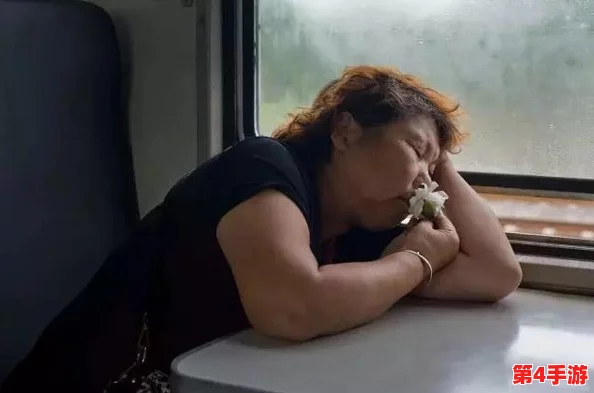 开火车女孩哭的撕心裂肺，背后隐藏的故事让无数人泪目，感动瞬间无法自已