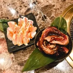 小洞想吃腊香肠有声音吗?咔嚓咔嚓,美味在嘴里跳舞! 小洞想吃腊香肠有声音吗?咔嚓咔嚓,美味在嘴里跳舞!