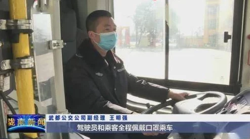 公车上雪柔被猛烈进入，网友热议：这场景真是让人心跳加速