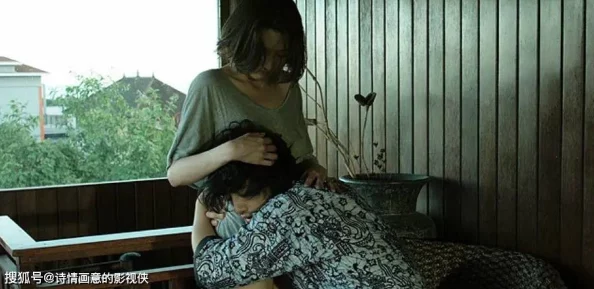 乡野肉欲春潮干柴烈火视频：探寻田园激情与自然的完美结合，激发内心深处的欲望与幻想