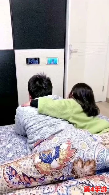 妈妈总是半夜装睡配合孩子，这种默契的亲子互动展现了母爱的深沉与智慧