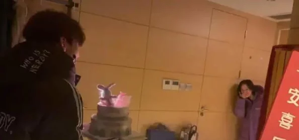 吕红刚进门看见，震惊不已！