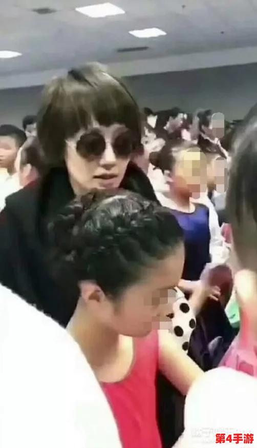 漂亮蠢货注定被炒烂，网友热议：这样的角色让人又爱又恨，真是荒唐至极！