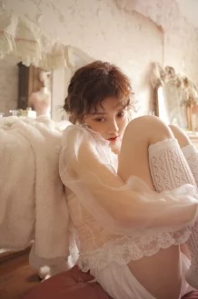 数学课代表穿蕾丝连衣裙:服饰选择展现个性与智慧的完美结合 数学课代表穿蕾丝连衣裙:服饰选择展现个性与智慧的完美结合