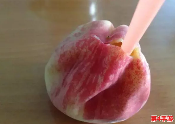 科学探索：坤坤插进桃子里背后的神奇自然现象解读