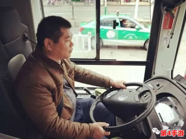 王晴公交车：一段关于城市生活与人际关系交织的旅程，展现了平凡日常中的不平凡故事与情感