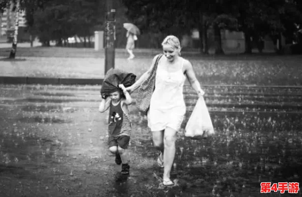 在雨中潮湿的雨中母亲的悄悄话，网友感慨：这样的情感真是细腻动人，让人想起了那些温暖的瞬间