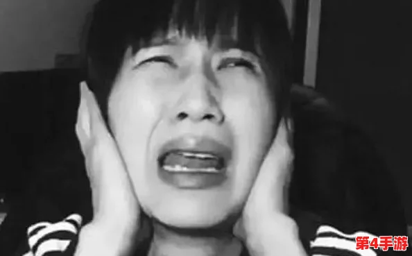 甘雨流口水翻白眼咬铁球，展现了角色的可爱与搞笑一面，同时也反映出她对美食的渴望和无奈