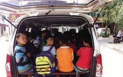 面包车触手：深入理解这一现象背后的原因与影响，揭示其对社会的潜在意义