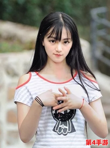 白丝校花：青春无敌的校园女神与她的梦想与坚持