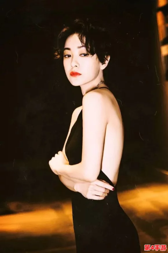 甘雨挤羊奶后衣服图片，尽善尽美的努力与坚持展现无遗
