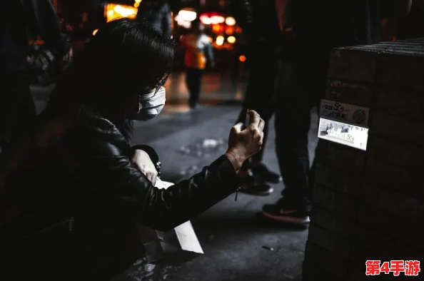 小天水电工印小天于越野外求生，成功利用自制工具解决了紧急用电问题，引发广泛关注