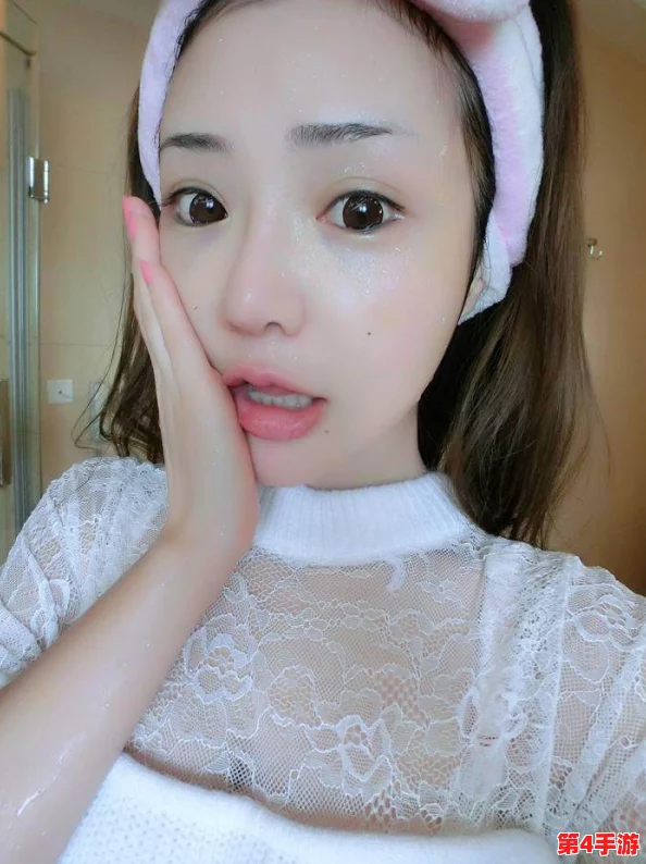 校花被 出乳白色液体软件,她坚强的面对困难,展现出了无比的勇气和坚韧 校花被 出乳白色液体软件,她坚强的面对困难,展现出了无比的勇气和坚韧