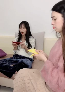 甜美姐姐居然在朋友家干了这种事,竟让所有人都大吃一惊,背后真相令人意想不到! 甜美姐姐居然在朋友家干了这种事,竟让所有人都大吃一惊,背后真相令人意想不到!