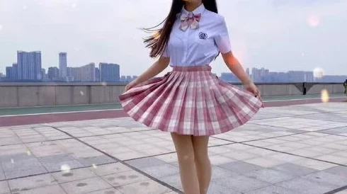 千人千色ysl水蜜桃jk视频引发热议，网友分享各自独特风格与搭配心得，时尚潮流再度升级