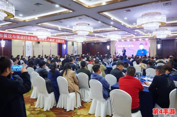 银行行长张子来家里吃饭，亲友齐聚共庆新年，共享美好时光与温馨佳肴