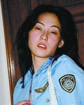 张柏芝下面毛毛很浓很黑，这种描述引发了人们对她个人形象和私密生活的好奇与讨论，令人关注其背后的故事
