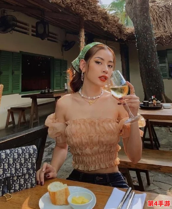 十九岁女孩RAPPER越南:她用音乐表达梦想与挑战,展现年轻一代的独特风采与勇气 十九岁女孩RAPPER越南:她用音乐表达梦想与挑战,展现年轻一代的独特风采与勇气