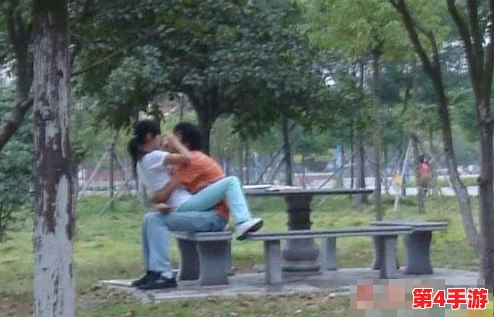 -脱-了-内-裤-在阳台趴着被c，这种行为不仅违反社会公德，也存在极大的安全隐患