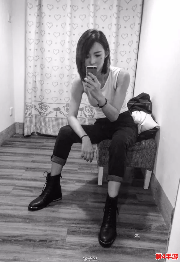 欧美致敬很多经典的黑白mv,展现了音乐与影像艺术的完美结合,引发观众对过去时代的深刻怀念与思考 欧美致敬很多经典的黑白mv,展现了音乐与影像艺术的完美结合,引发观众对过去时代的深刻怀念与思考