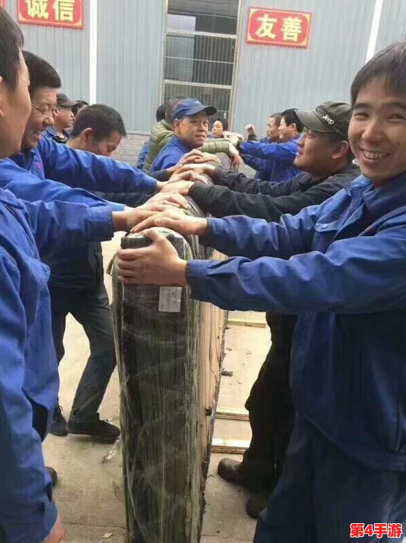 一小孩请小女孩吃钢筋，竟引发网友热议，背后真相让人震惊！