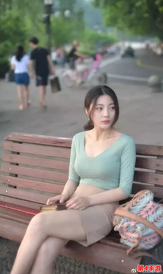 少妇BBBBB：她的生活故事引发了无数人的关注与讨论，背后隐藏着怎样的人生经历和情感纠葛？