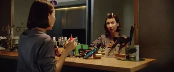 48阿姨山坡做皮肉生意，竟然与当地富豪暗中交易，背后隐藏的秘密让人震惊！