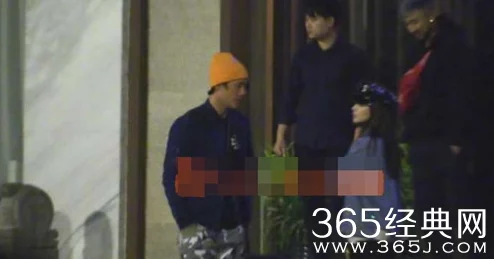 青娱乐极品视觉：某知名明星被拍到与神秘人士深夜约会，疑似恋情曝光引发热议！