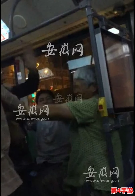 坐公交车上被的最深的一幕：目击者称女子与陌生男子激烈争吵，竟引发全车乘客围观！