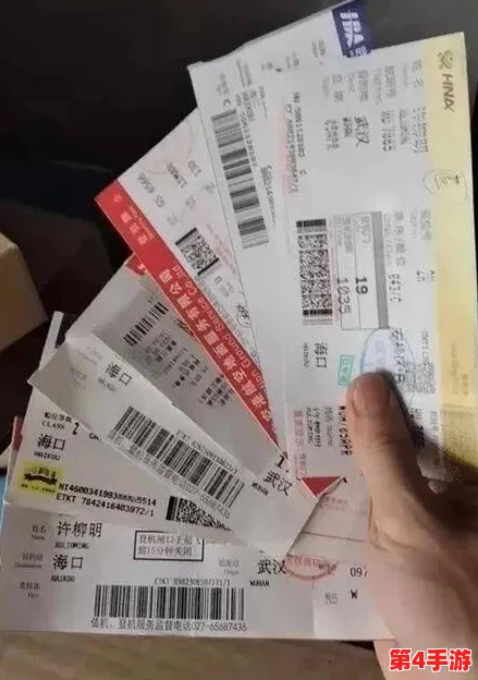 谢怜哭着要花城退出去，网友纷纷表示心疼，认为两人之间的感情太过复杂，让人揪心不已