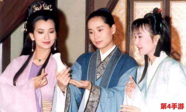 许仙当着白娘子曹小青为情所困，展现中国古典爱情故事中的悲欢离合与伦理冲突