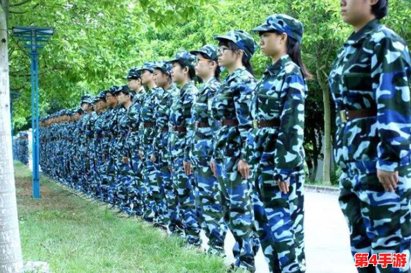 被教官按在寝室狂到腿软：揭秘大学军训中的严厉管理与学生心理承受能力的关系分析