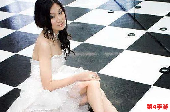 汤芳的两腿玉门打开，引发网友热议：有人称赞其勇气，也有人质疑其行为是否过于大胆