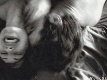 百合嗯啊+摸+湿+内裤视频：探讨当代网络文化中性别表现与情感表达的交织影响