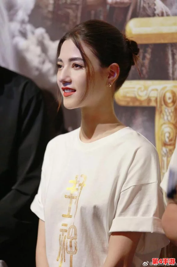 沈娜娜和夏晴子的合作有哪些？从音乐到影视，盘点她们的精彩合作与成就分析