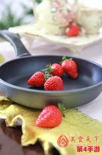 草莓丝瓜视频：一段展示草莓与丝瓜的创意料理过程，带你领略新鲜食材的美味搭配和独特做法